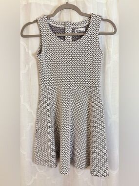 Epic Threads Black White Fit Flare Dress Medium Sleeveless Casual Feminine